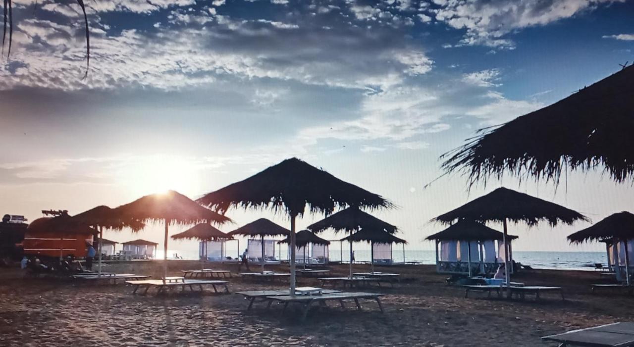 Sea Breeze Hotel Nardaran Buitenkant foto